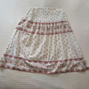 White and red patterned skirt